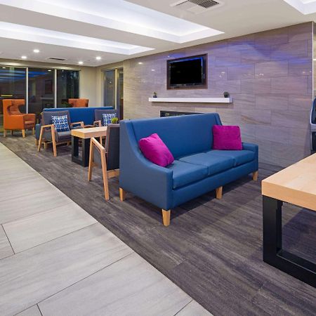 Отель La Quinta By Wyndham Orange County Airport Санта-Ана Экстерьер фото