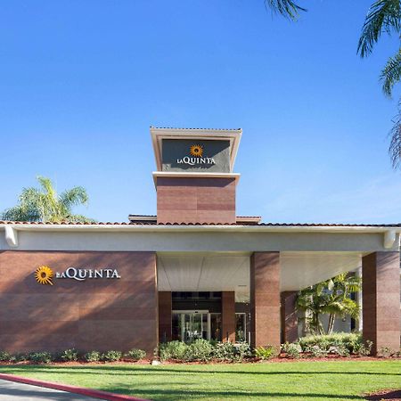 Отель La Quinta By Wyndham Orange County Airport Санта-Ана Экстерьер фото