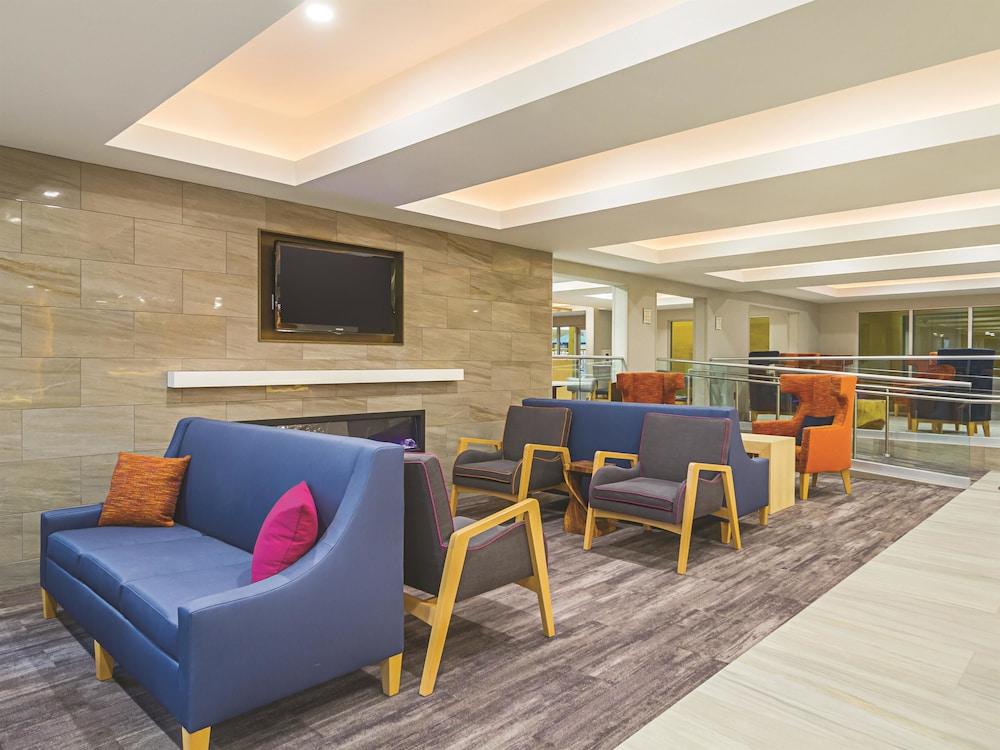 Отель La Quinta By Wyndham Orange County Airport Санта-Ана Экстерьер фото