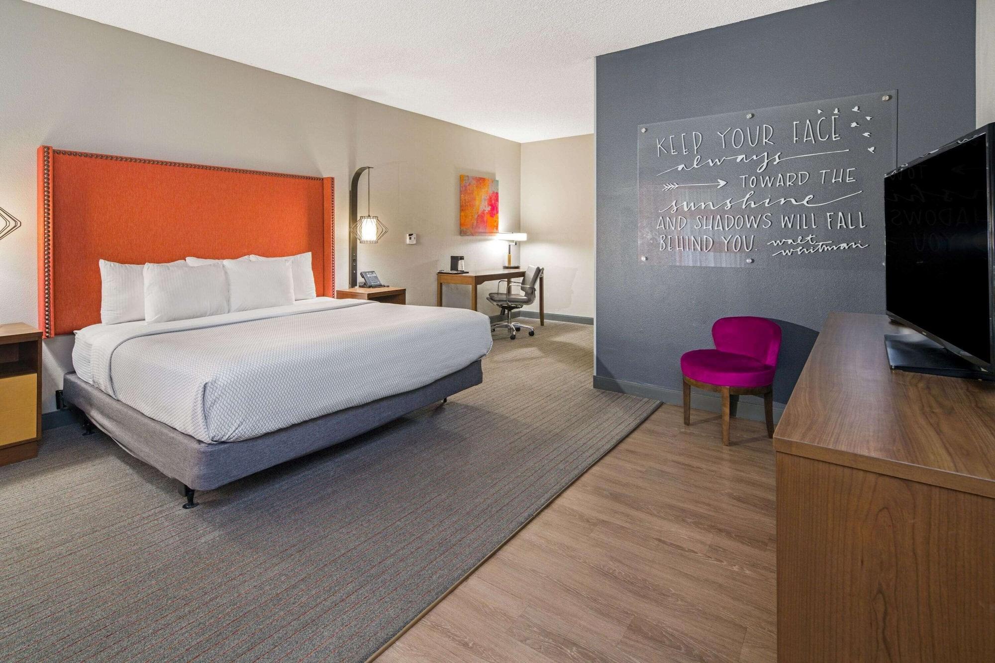 Отель La Quinta By Wyndham Orange County Airport Санта-Ана Экстерьер фото