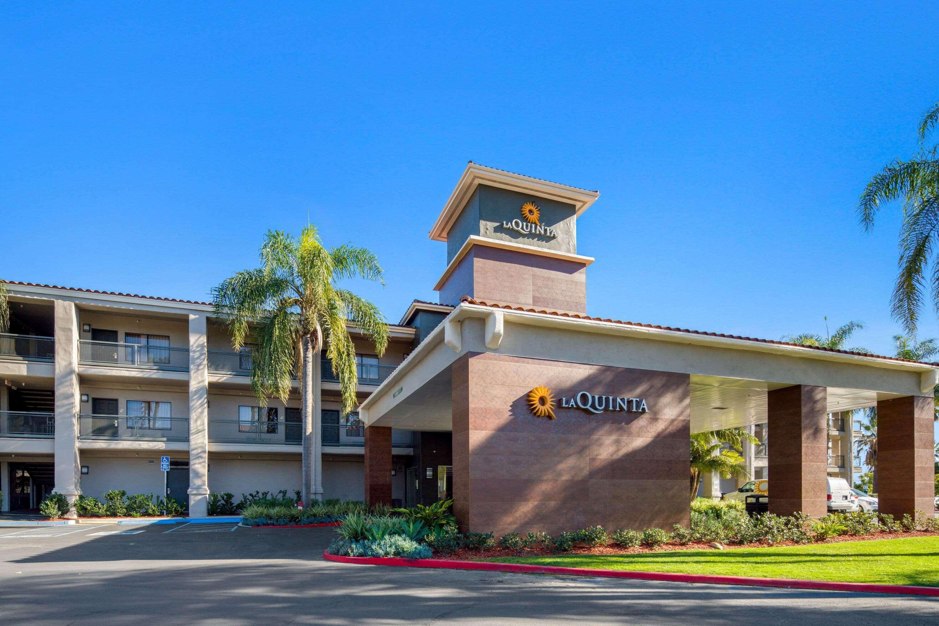Отель La Quinta By Wyndham Orange County Airport Санта-Ана Экстерьер фото