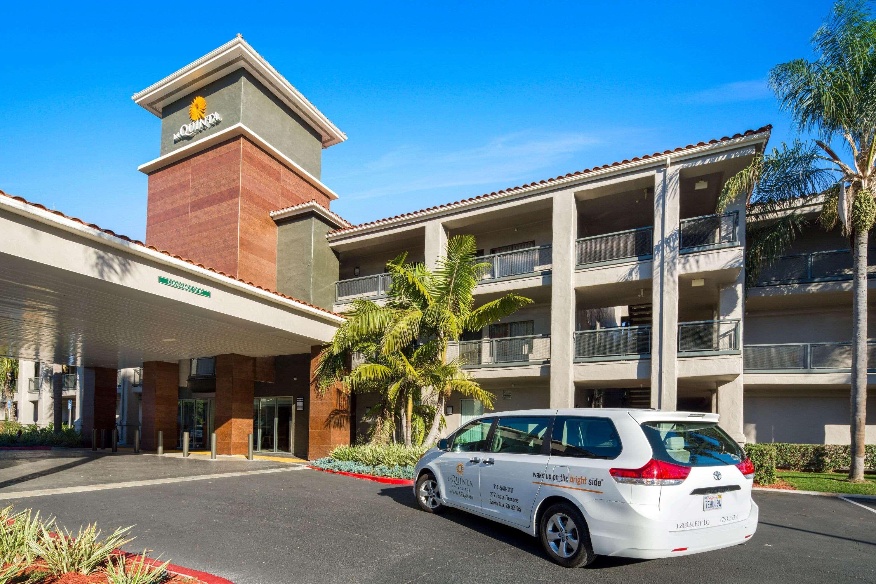 Отель La Quinta By Wyndham Orange County Airport Санта-Ана Экстерьер фото