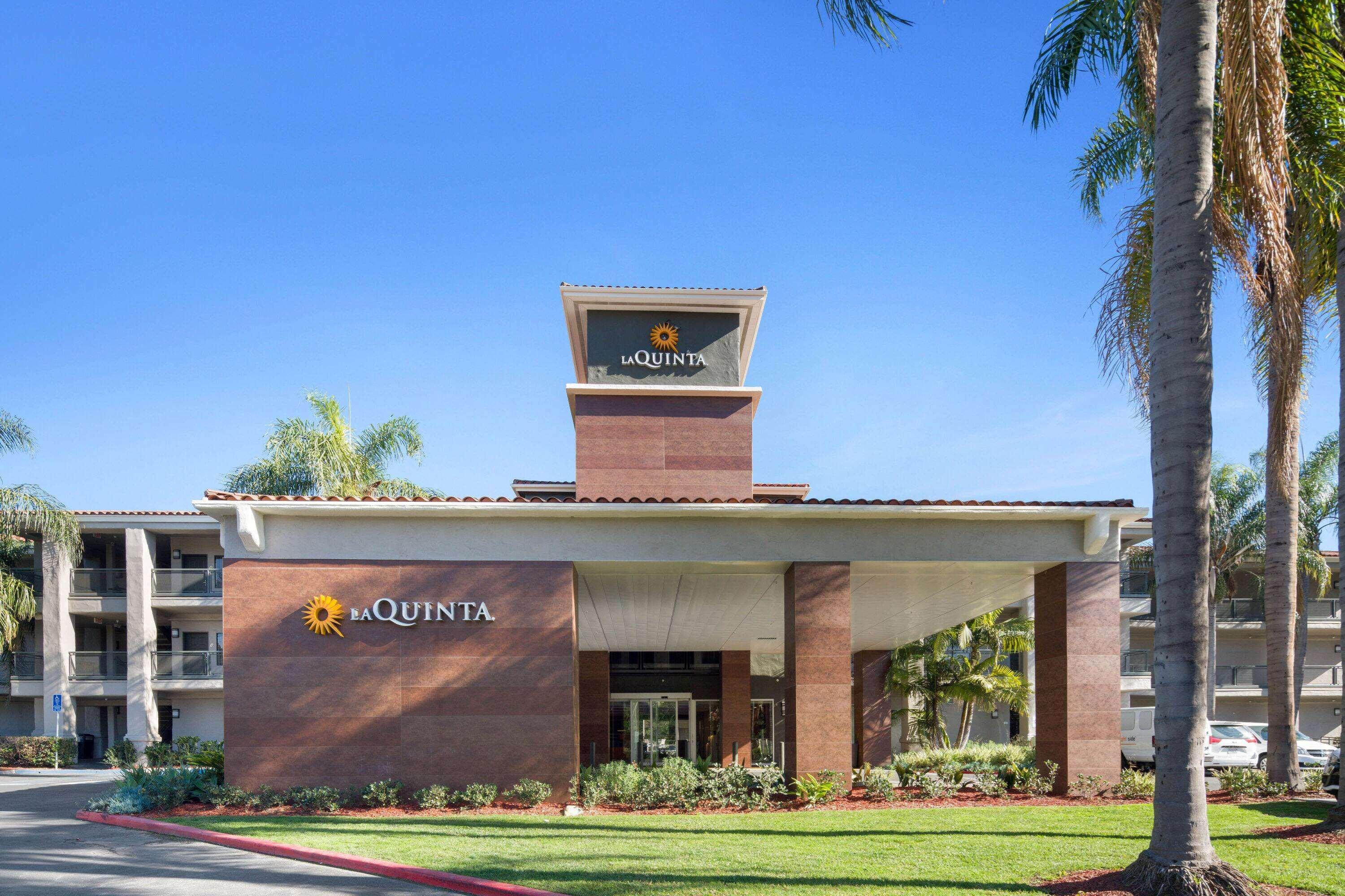 Отель La Quinta By Wyndham Orange County Airport Санта-Ана Экстерьер фото