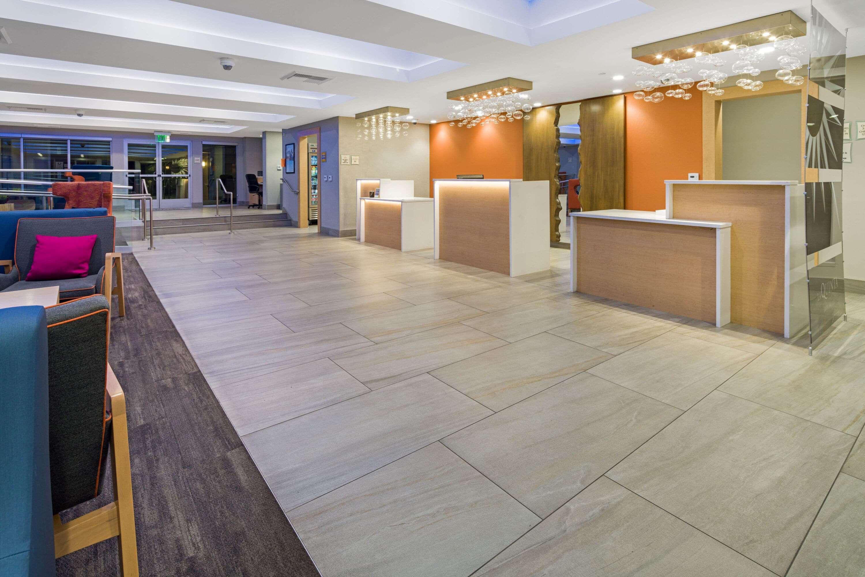 Отель La Quinta By Wyndham Orange County Airport Санта-Ана Экстерьер фото