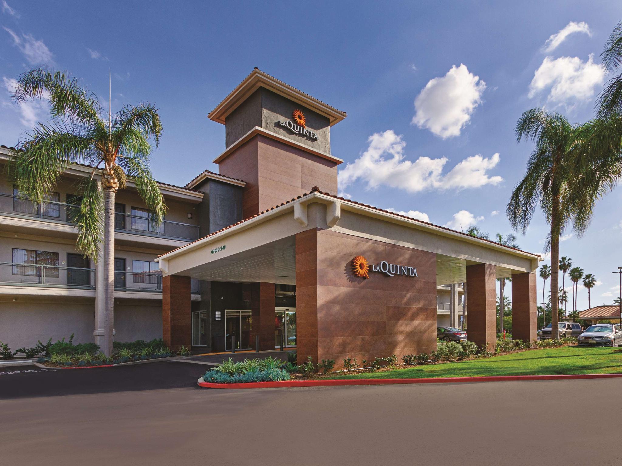 Отель La Quinta By Wyndham Orange County Airport Санта-Ана Экстерьер фото