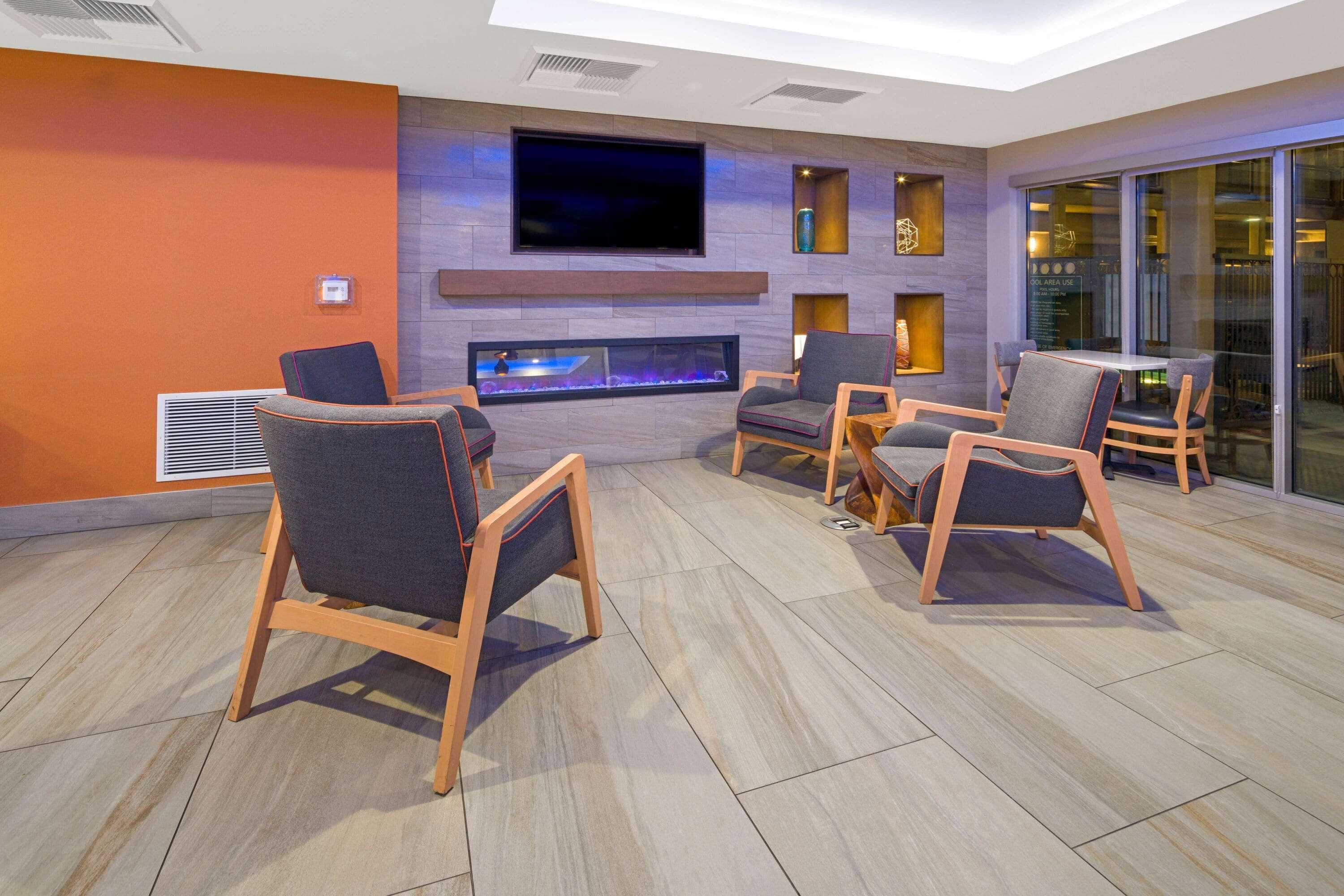 Отель La Quinta By Wyndham Orange County Airport Санта-Ана Экстерьер фото