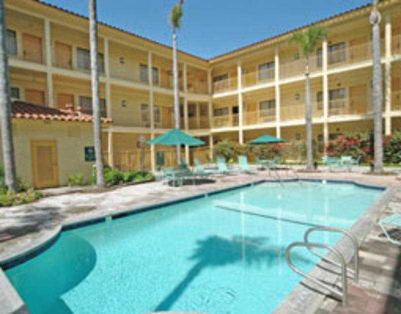 Отель La Quinta By Wyndham Orange County Airport Санта-Ана Удобства фото