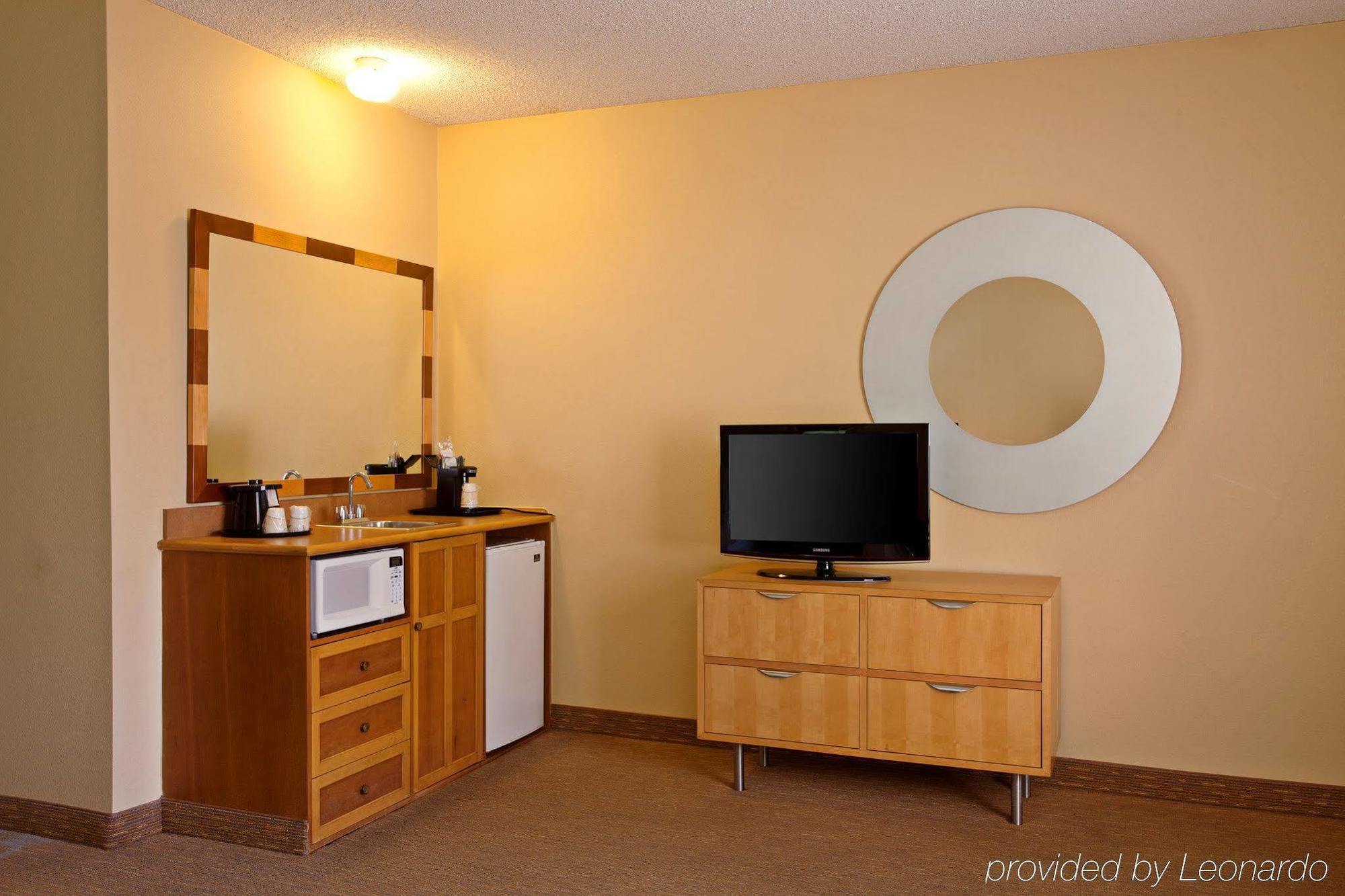Отель La Quinta By Wyndham Orange County Airport Санта-Ана Экстерьер фото