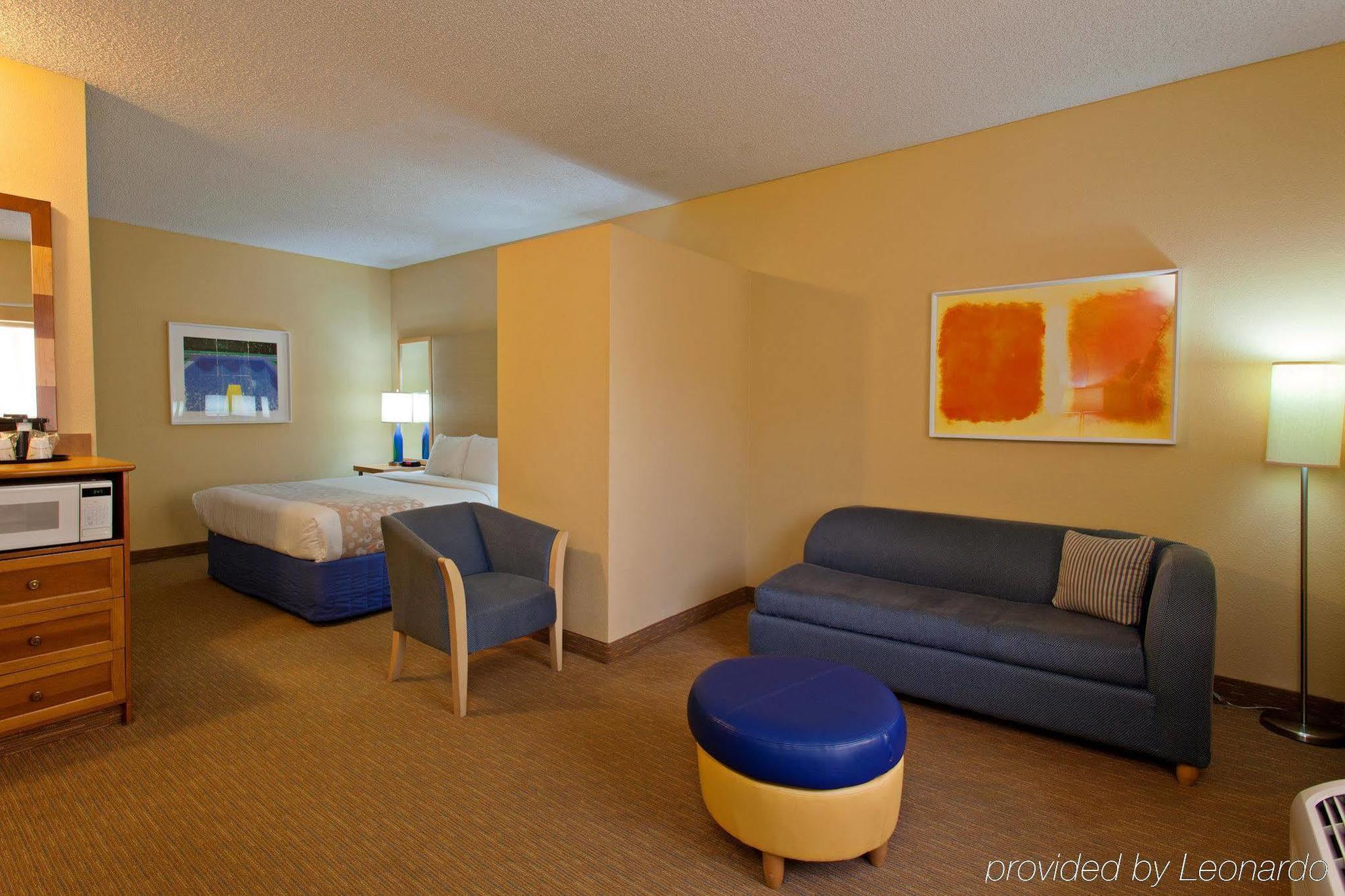 Отель La Quinta By Wyndham Orange County Airport Санта-Ана Экстерьер фото