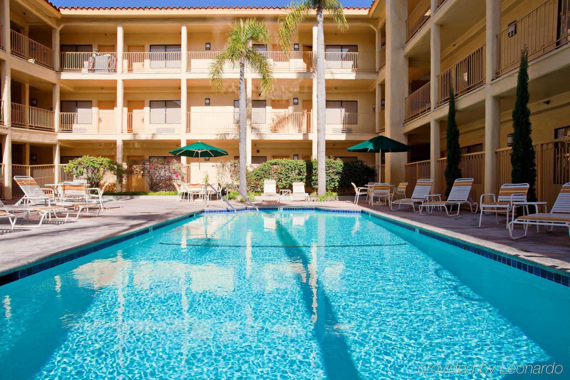 Отель La Quinta By Wyndham Orange County Airport Санта-Ана Экстерьер фото