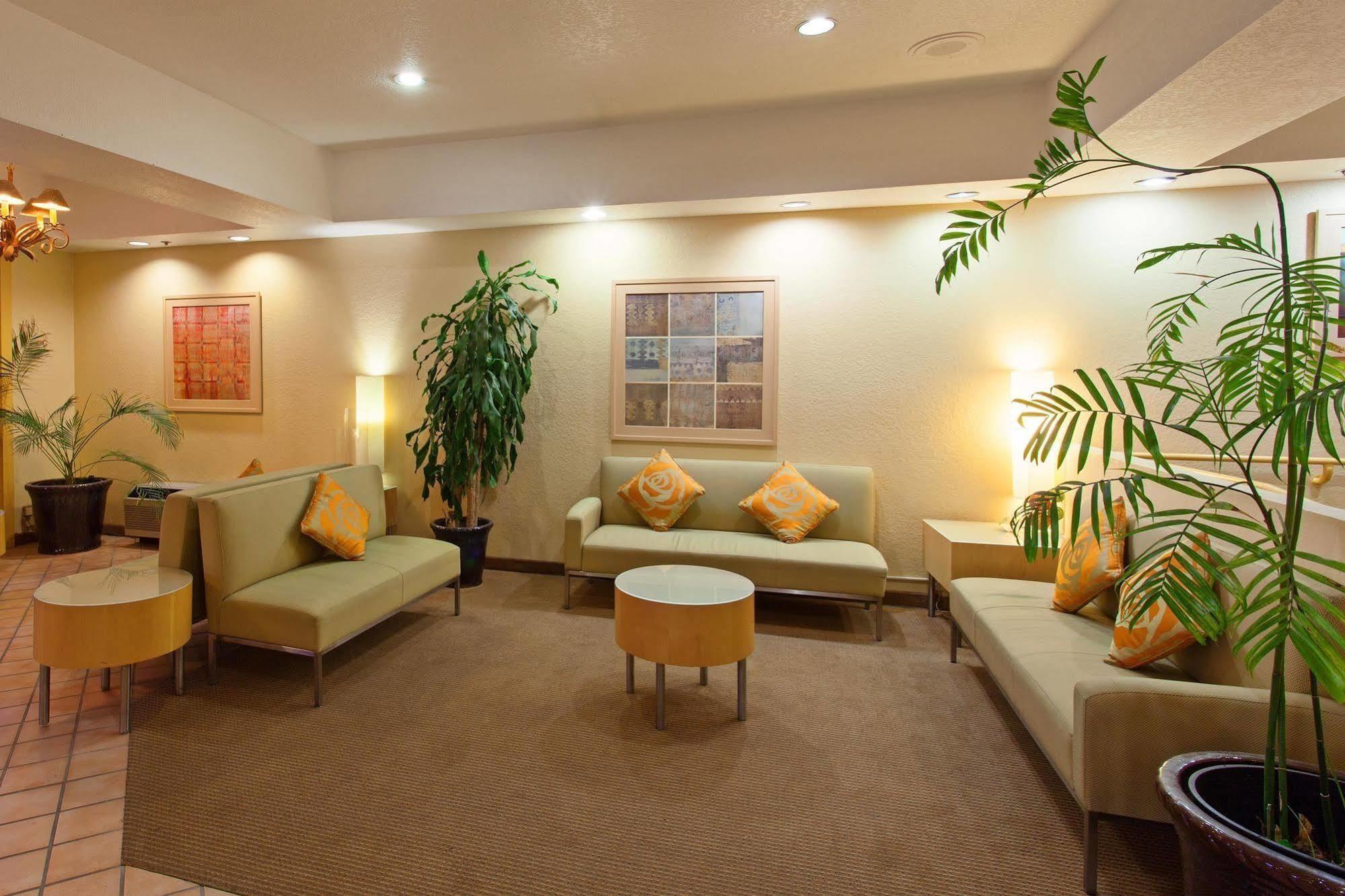 Отель La Quinta By Wyndham Orange County Airport Санта-Ана Экстерьер фото